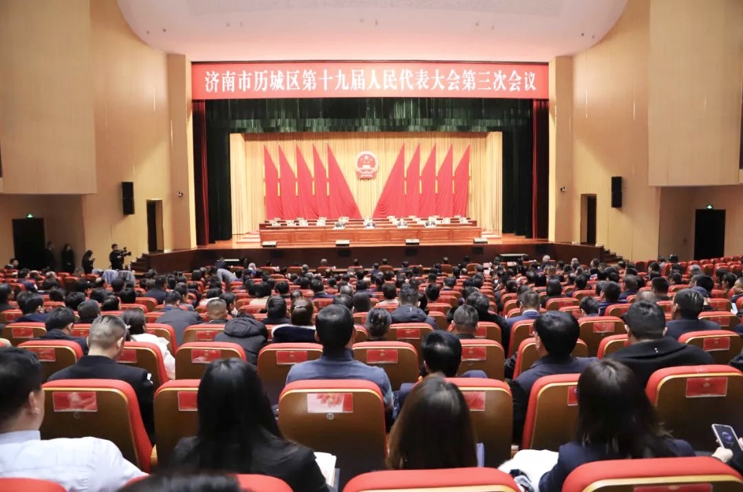 山東保麗潔物業(yè)管理有限公司董事長、歷城區(qū)人大代表張華：濟南市人行過街天橋加裝無障礙直梯及雨棚